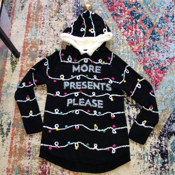 No Boundaries Sweaters - 🧜🏼♀️3 for $15 item!🧜🏼♀️
ladies Ugly sweater